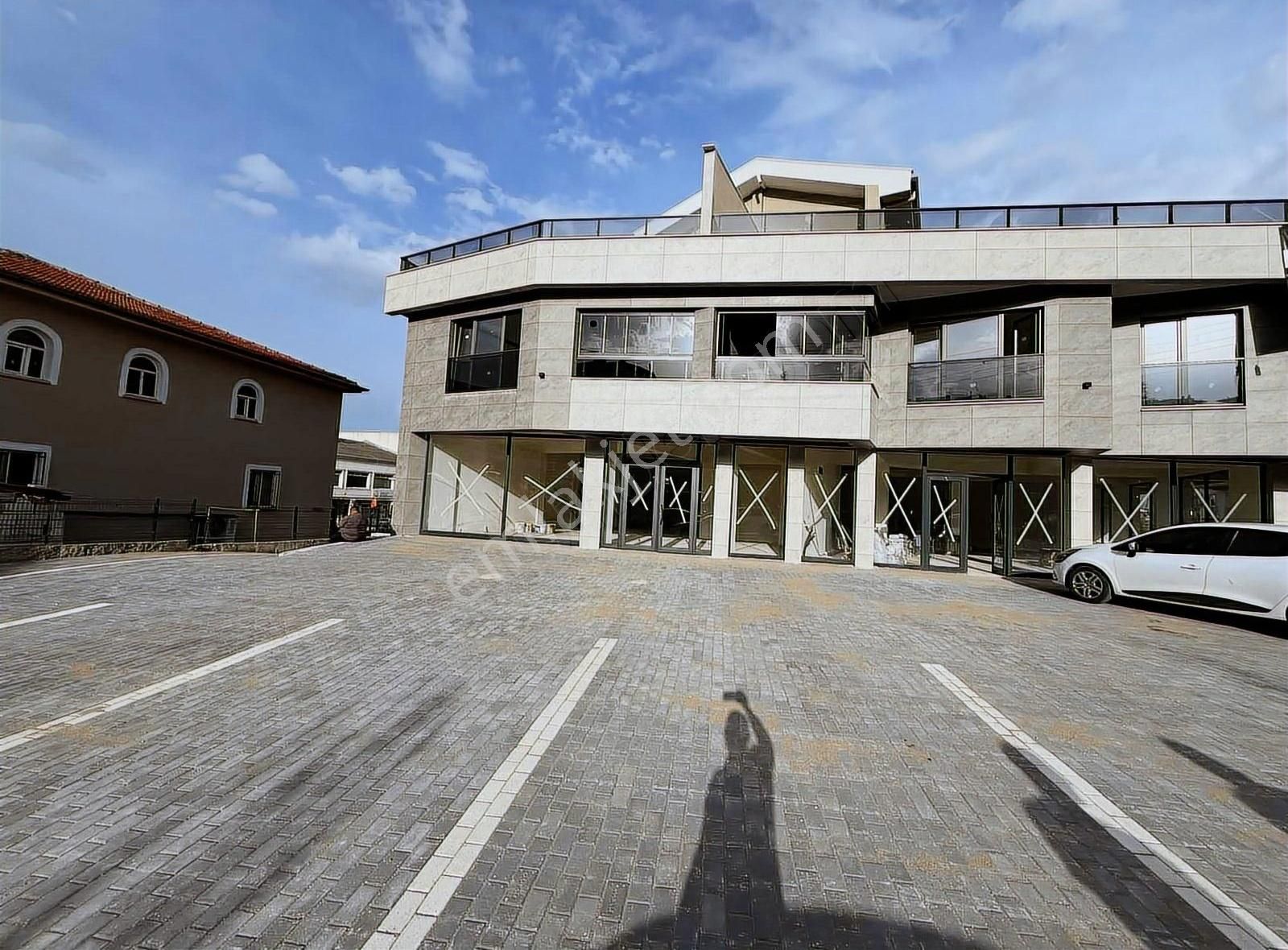 Onurlu'dan Villa Parsellerinde Cadde Üstü Sıfır 3+1 Teras