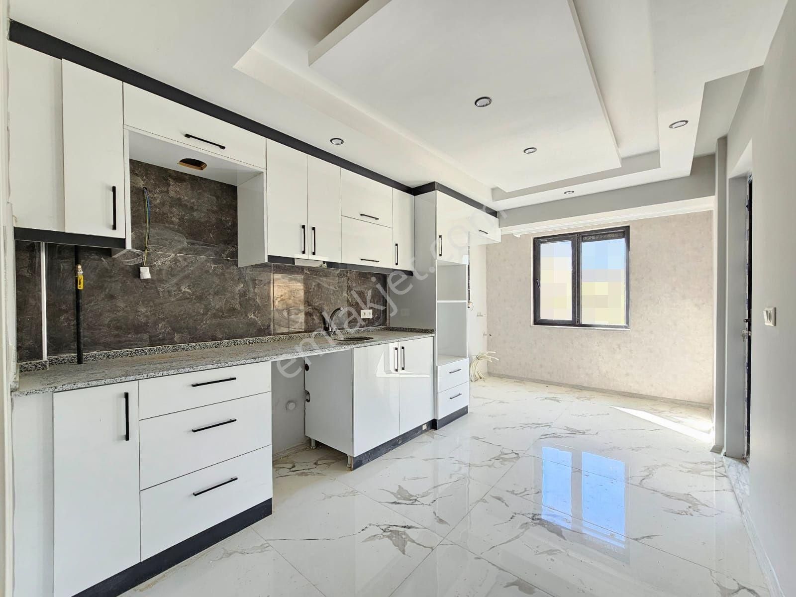 Denizli Çakmak'ta 3+1 160 M2 Muhteşem Konumda Fırsat Ara Kat Satılık Daire