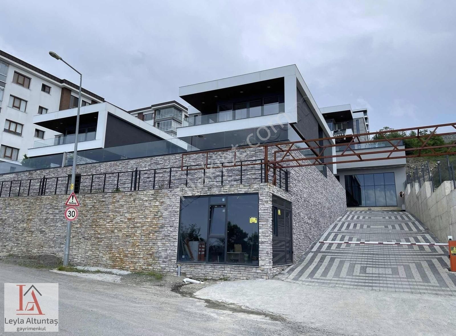 Trabzon Yalıncakta Satılık Lüks 4+1 Rezidans