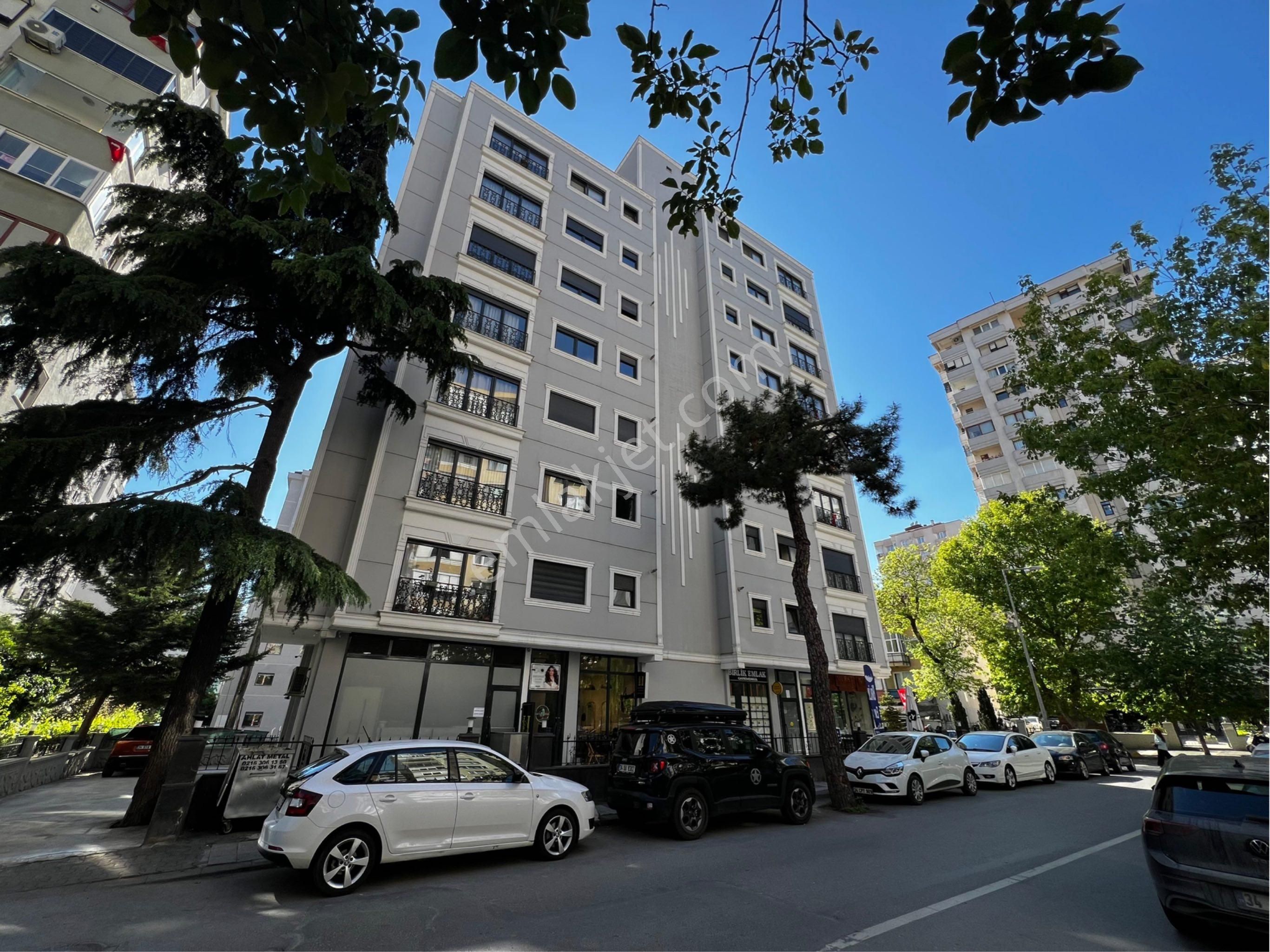 Çevre Kolejine Komşu Ebeveynli Kapalı Otoparklı 90m2 Net Boş 3+1