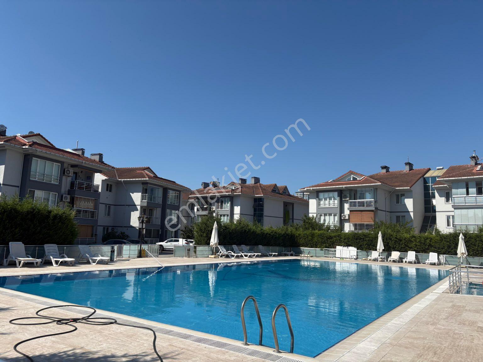 Yahyakaptan Saray Evleri Anemon Sitesi 140m2 Satılık 3+1 Ara Kat Daire
