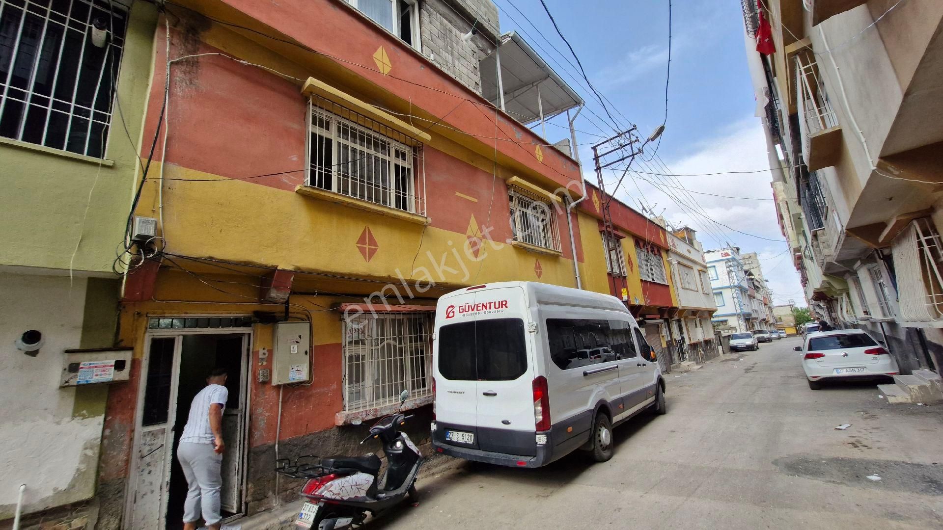 Mimarsinan Mahallesinde 3+1 140 M2 2.kat Yıkım Kararı Yok