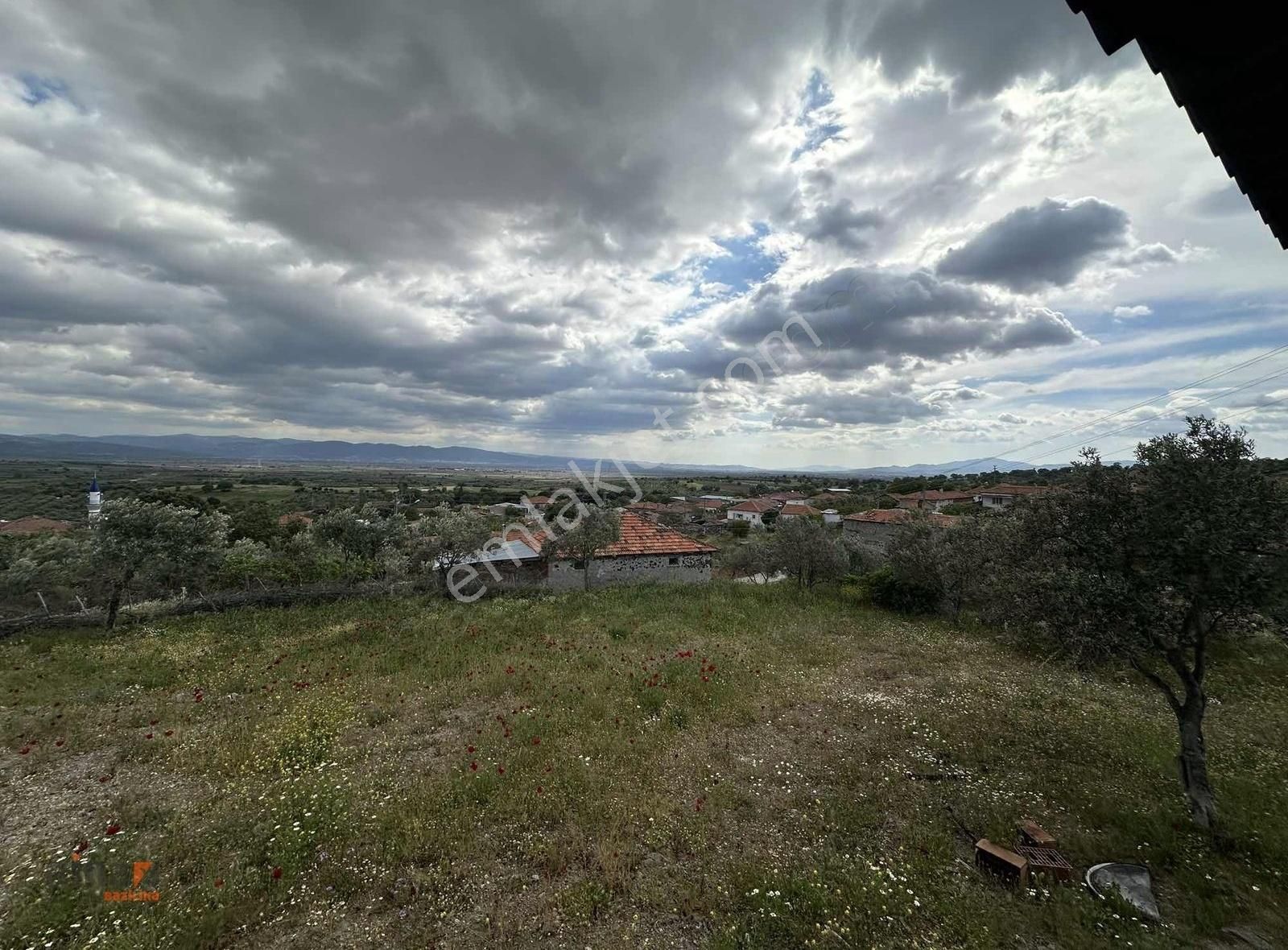Bergama/sarıcalar'da 685 M2 Satılık Köyevi Ve Arsası