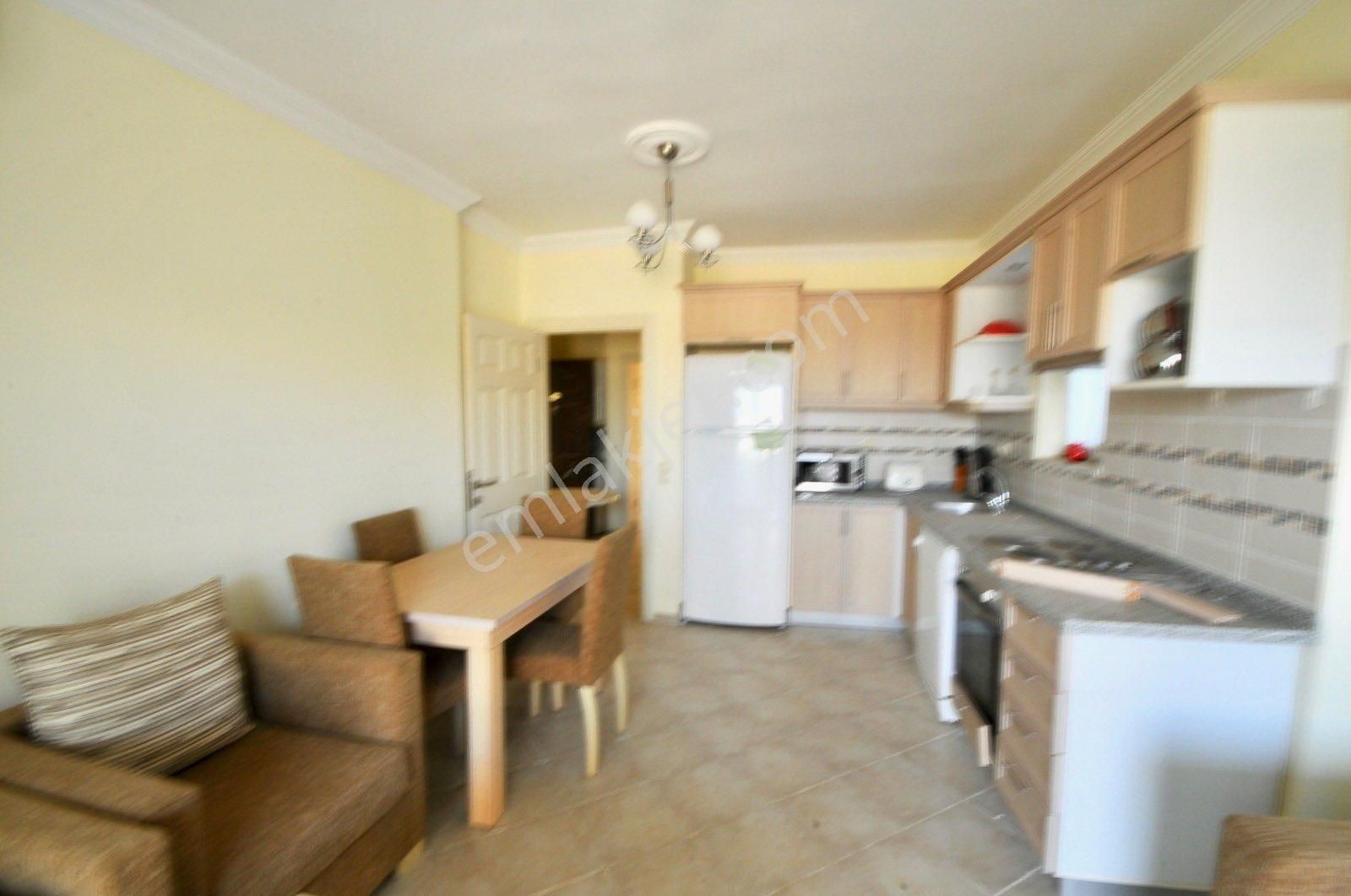 Büyük Köşe Bahçeli Satılık Ev Kumsal Yakın Sitede Plaj İmkanlı - Görsel 4