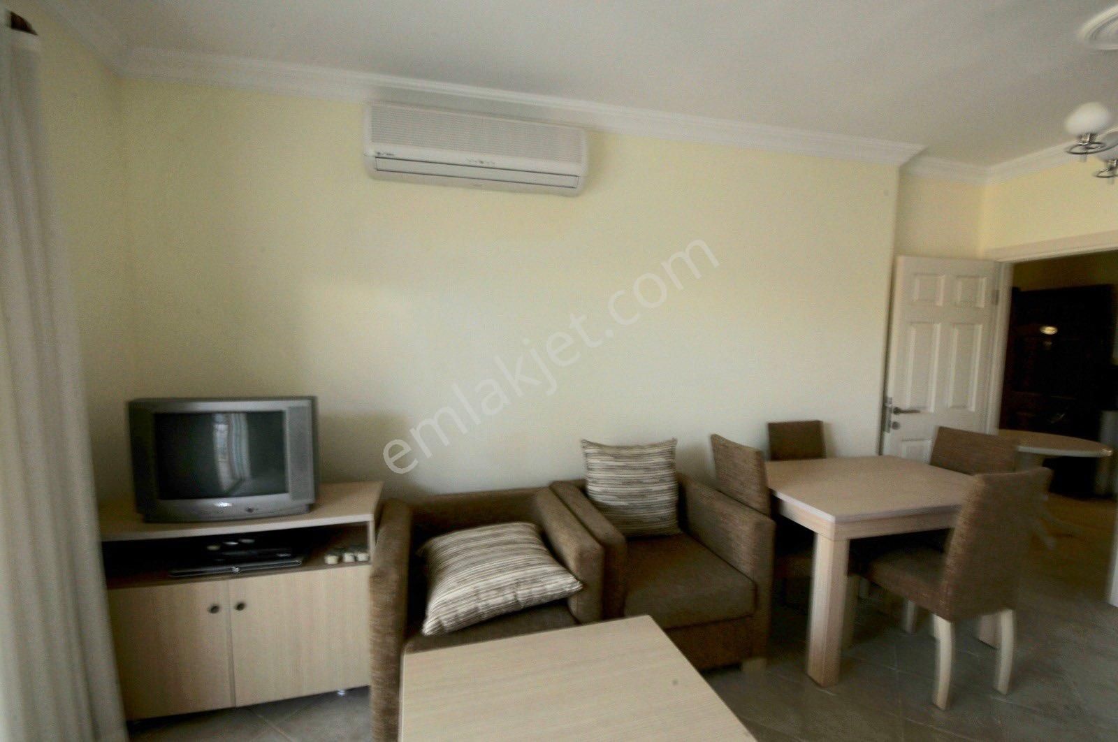 Büyük Köşe Bahçeli Satılık Ev Kumsal Yakın Sitede Plaj İmkanlı - Görsel 8