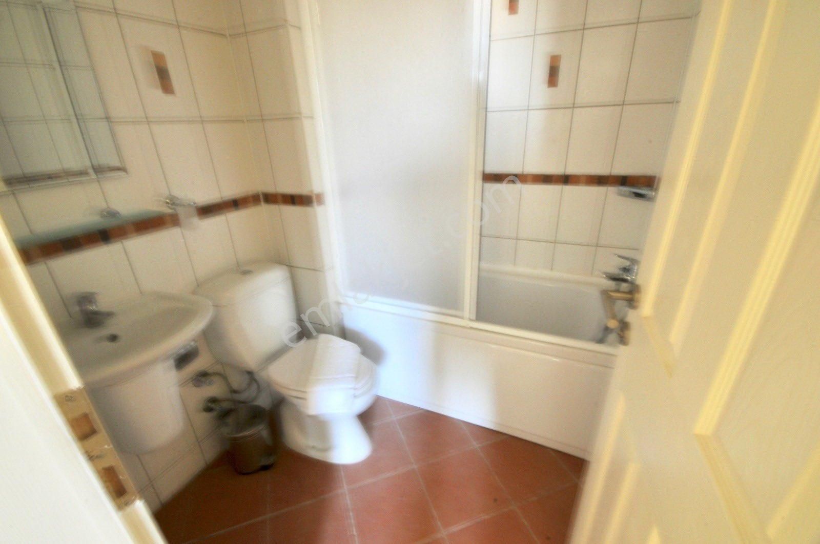 Büyük Köşe Bahçeli Satılık Ev Kumsal Yakın Sitede Plaj İmkanlı - Görsel 28