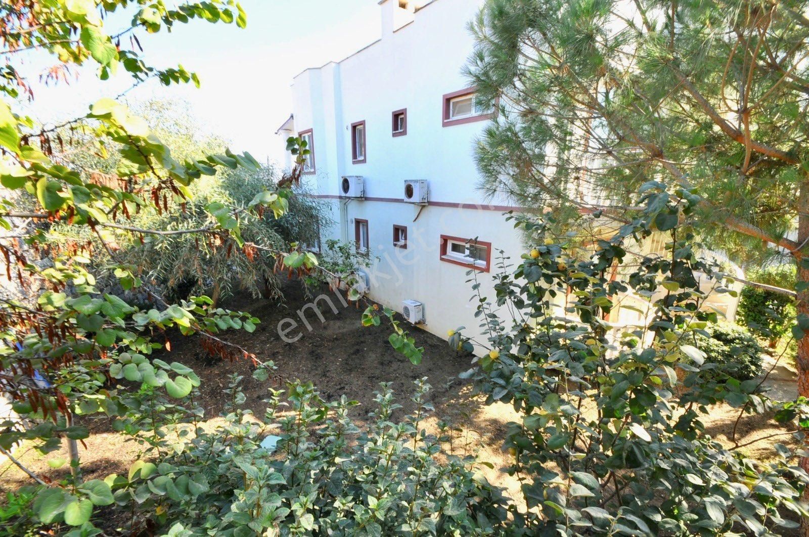 Büyük Köşe Bahçeli Satılık Ev Kumsal Yakın Sitede Plaj İmkanlı - Görsel 20