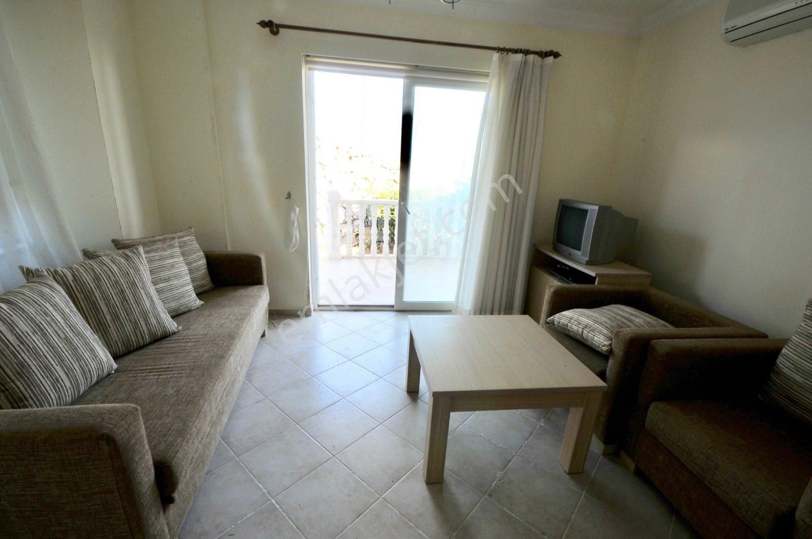 Büyük Köşe Bahçeli Satılık Ev Kumsal Yakın Sitede Plaj İmkanlı - Görsel 18