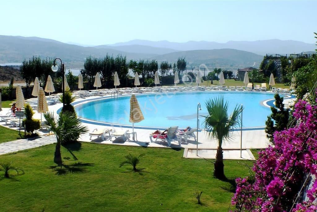 Büyük Köşe Bahçeli Satılık Ev Kumsal Yakın Sitede Plaj İmkanlı - Görsel 9