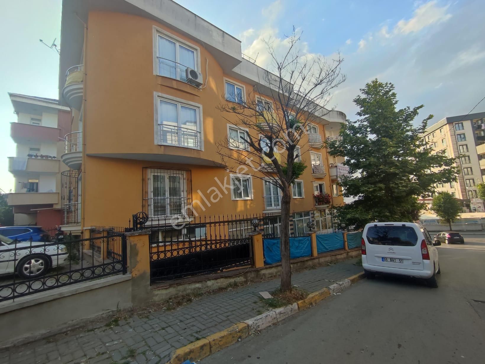 Esenyalı Da Ana Cadde Üzeri Harika Konumda 3+1 Satılık Daire