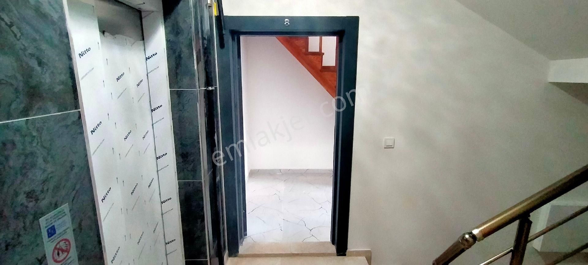 Sancaktepe Satılık 5+2 210m² Üstdubleks Yüksek Tavan Çift Mutfak Çift Banyo Sıfır Daire Asansörlü