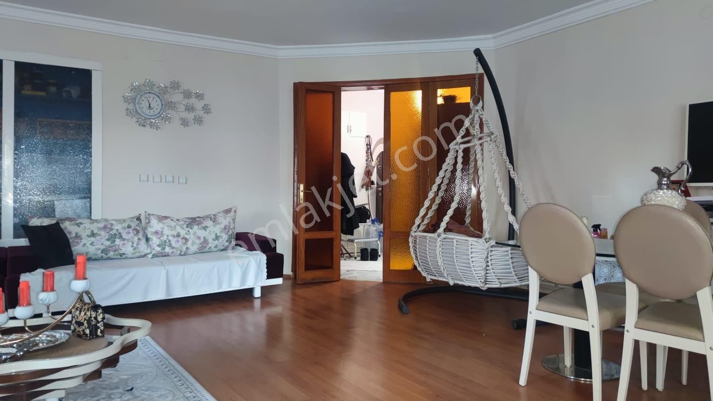 Dumlupınar Mahallesi Turan Güneş Bulvarı Üzerinde Karabörk Sitesinde Satılık 4+1 Daire