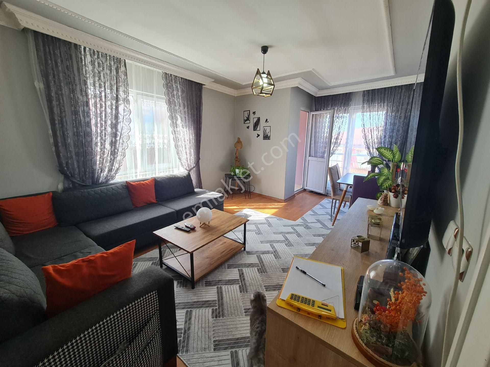 Esenyurt Mehterçesme De Ufuk Caddesi Üzerinde 2+1 80 M2 Daire