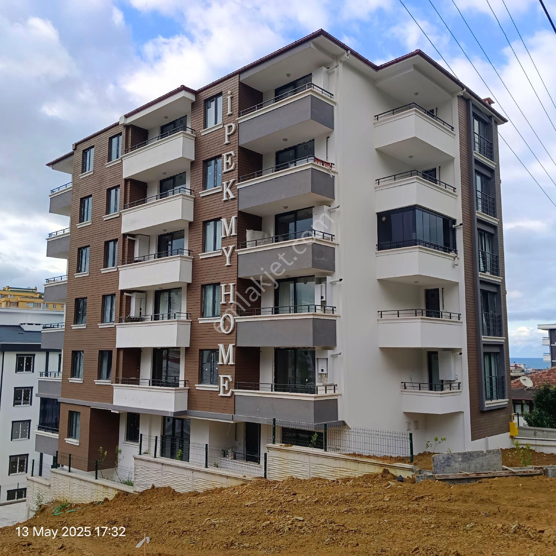 Truva//ahmet Kömürcü'den Atakum Körfez'de Kiralık 1+1 Geniş Daire