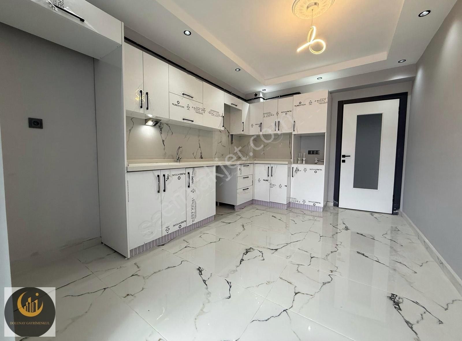 Dolunay'dan Çamlıca Mh. Birlik Cd. Yakını Satılık 140m2 3+1