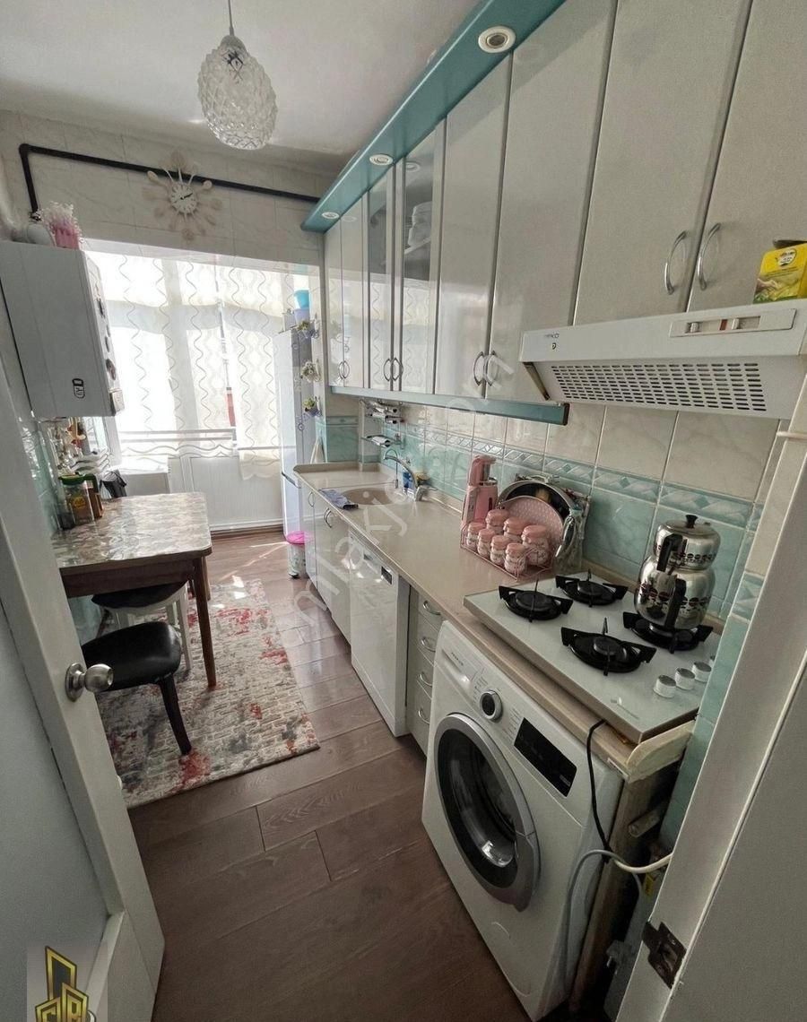 Aydınlıkevler Mahallesi 3+1 Orta Kat Yatırımlık Hesaplı Daire