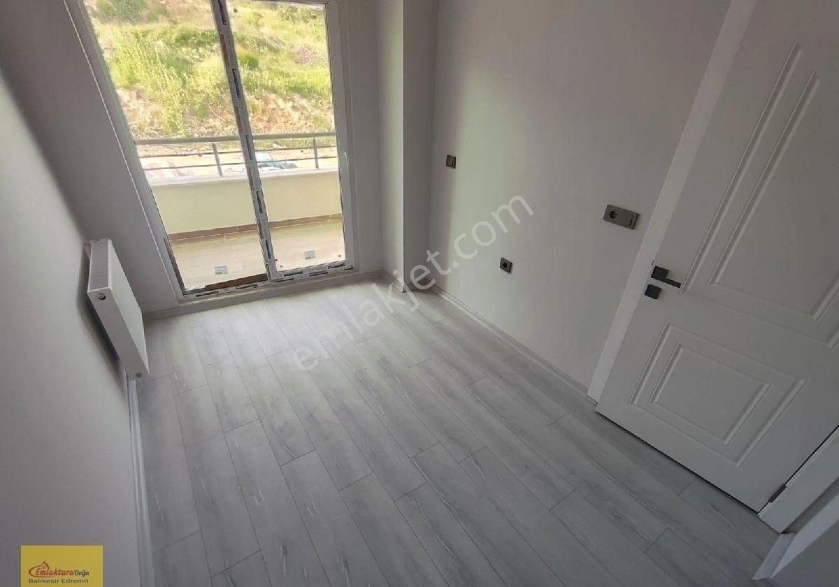 Edremit Diş Hastanesi Mevkii Dar Sofa Mahallesinde Satilik Geniş Sıfır Daire 1+170 M2