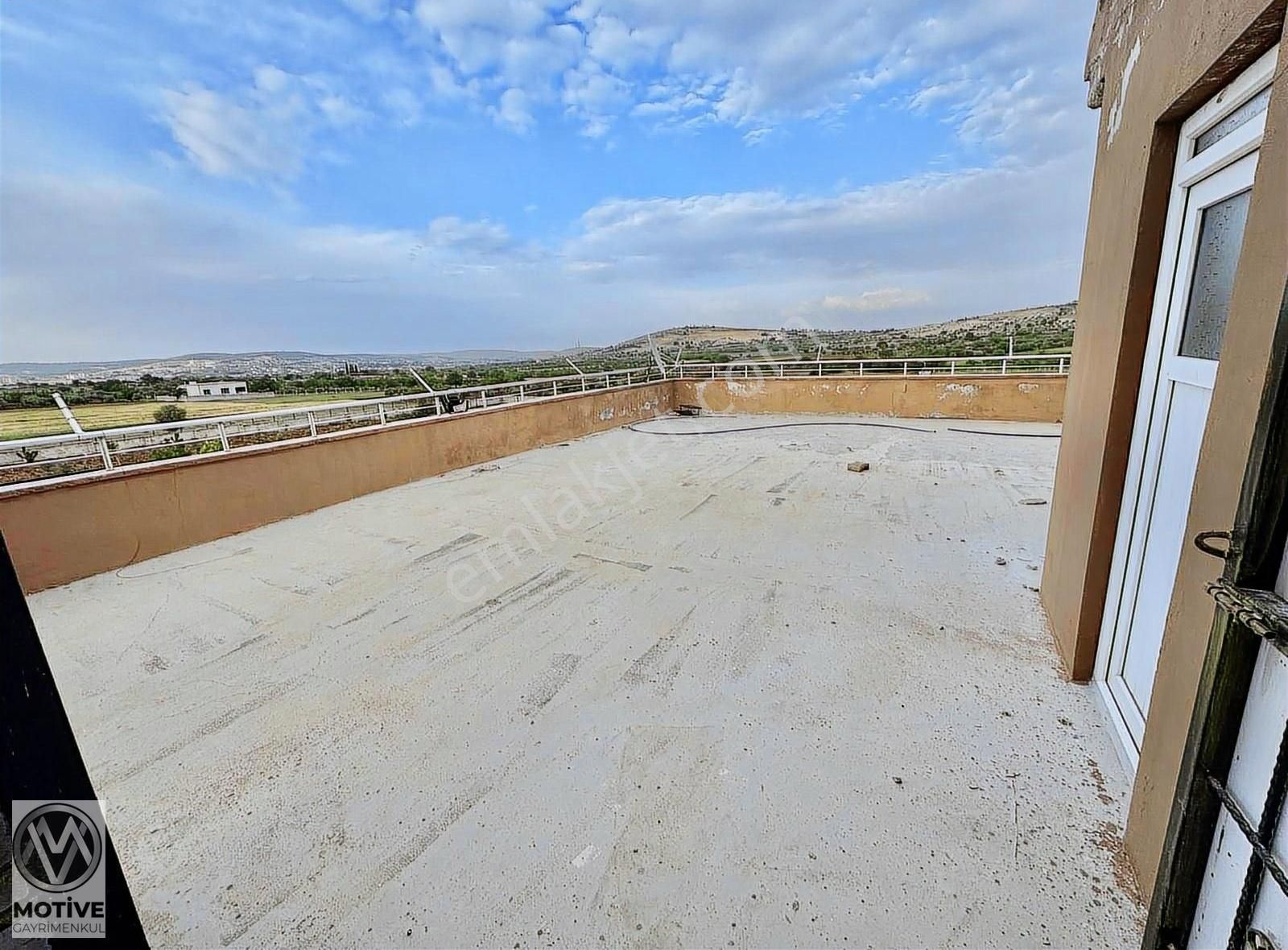 Burç Esentepe'de Havuz'lu Geniş Oturum'lu Muazzam Villa