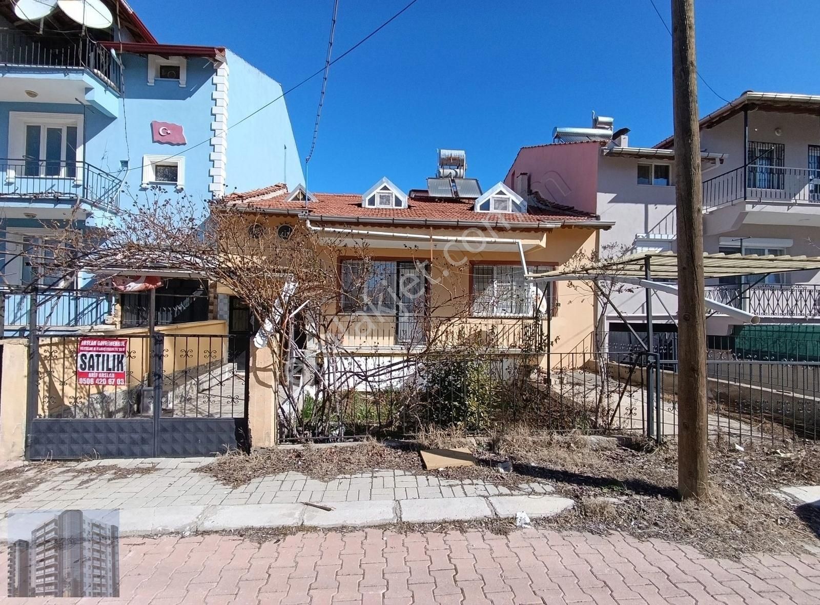 Uşak Merkez Fatih Mahallesinde Satılık Müstakil Ev