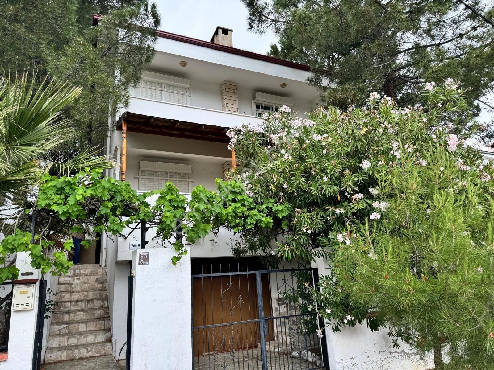 Güre Binyapí Dan 310 M2 Arsa İçerisinde 2+1 Manzaralı Müstakil Villa