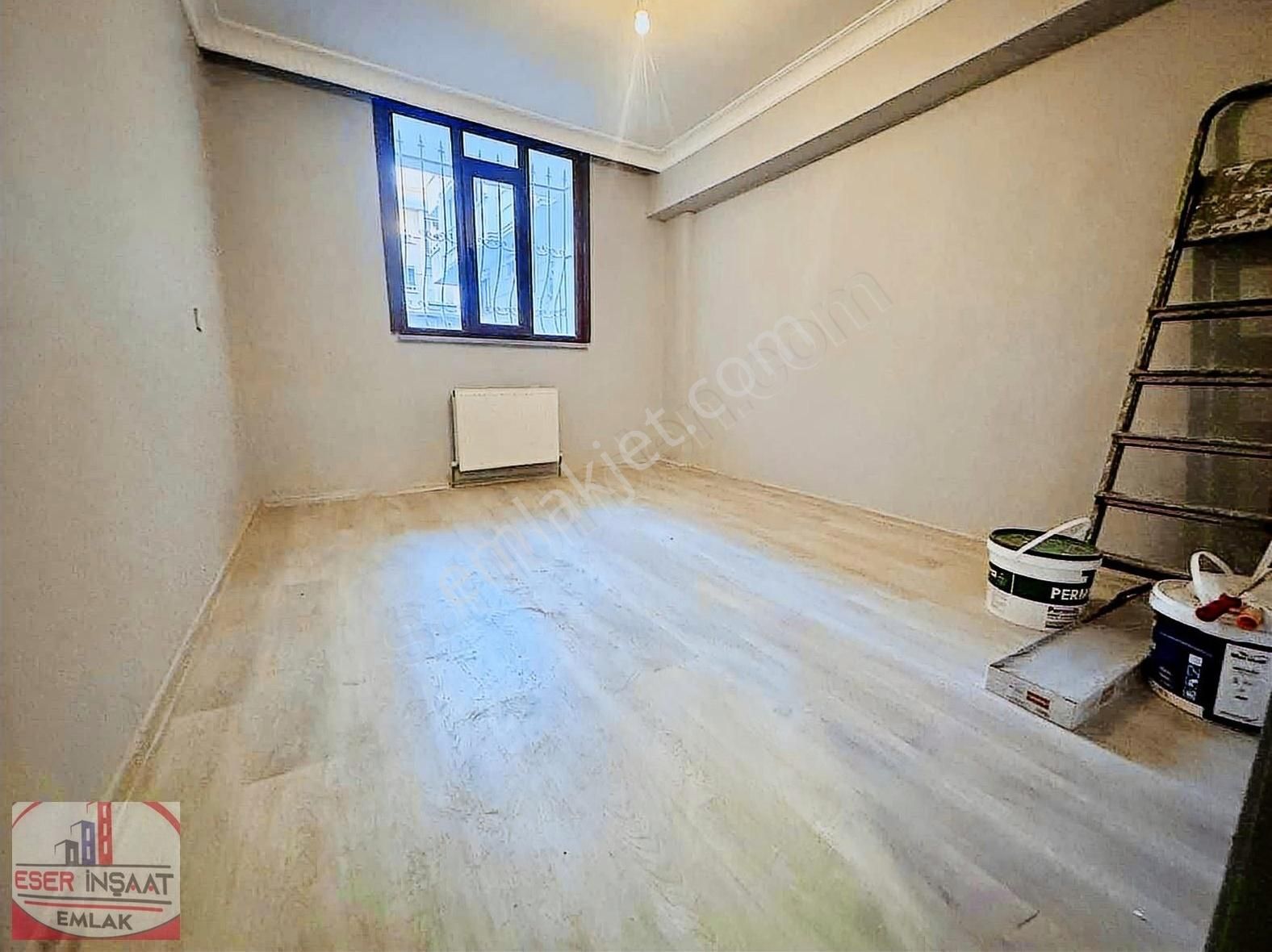 Eser Yapıdan Satılık2+1 90m2 Meydan Konumlu Yüksek Camlı B Katı