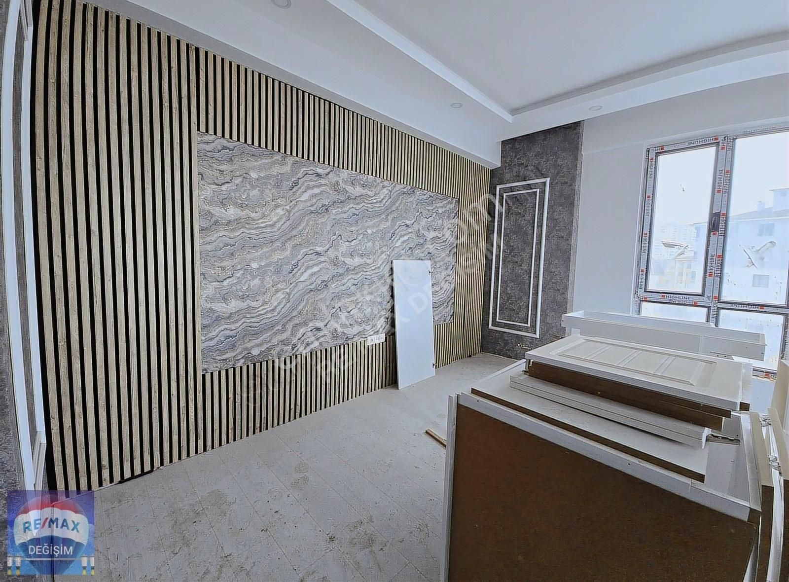 Re/max Değişimden Collesiumda 4,5+1 Satılık Arakat Lüks Daire
