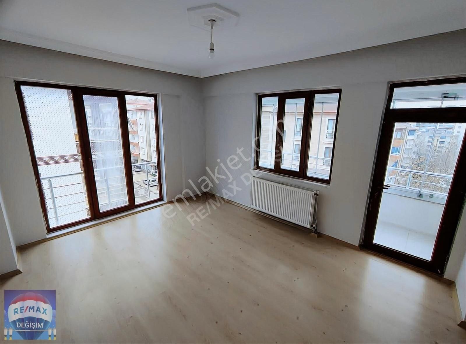 Remax Değişim- Üniversite Mah.satılık 3+1 Son Kat Daire