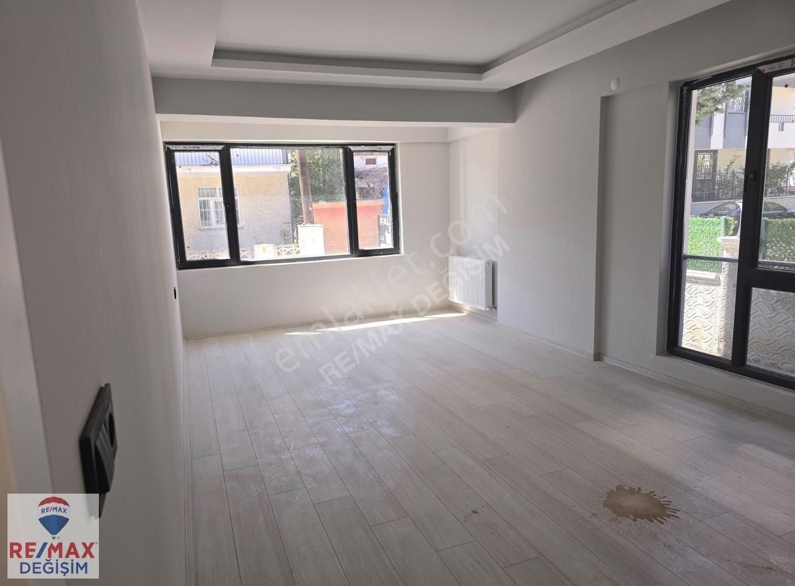 Remax Değişimden Cumhuriyet'te Satılık Lux Yapılı 2+1 Ofis