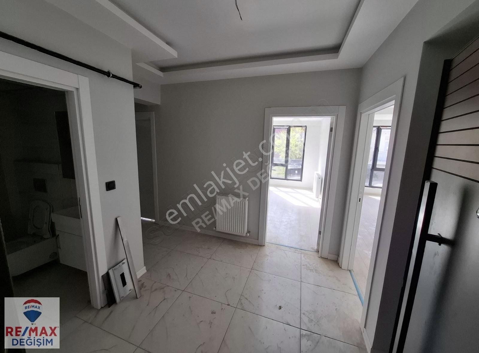 Remax Değişimden Cumhuriyet'te Satılık Lux Yapılı 2+1 Ofis