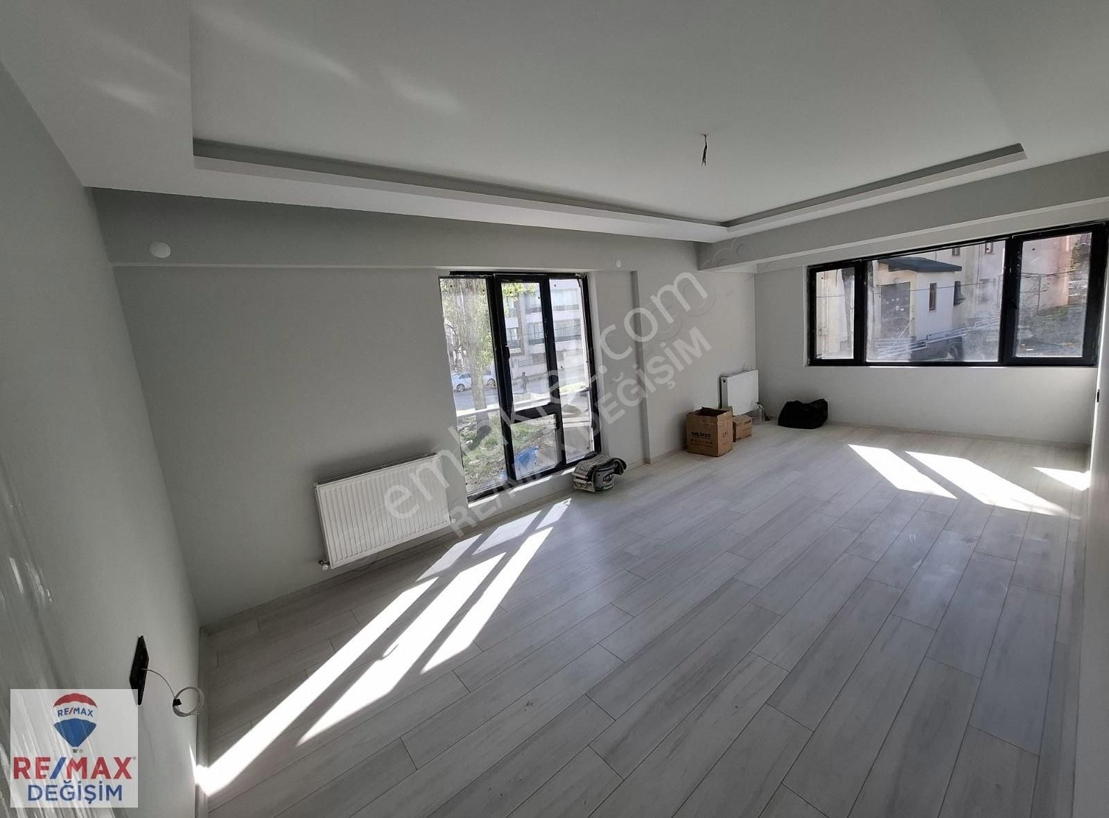 Remax Değişimden Cumhuriyet'te Satılık Lux Yapılı 2+1 Ofis
