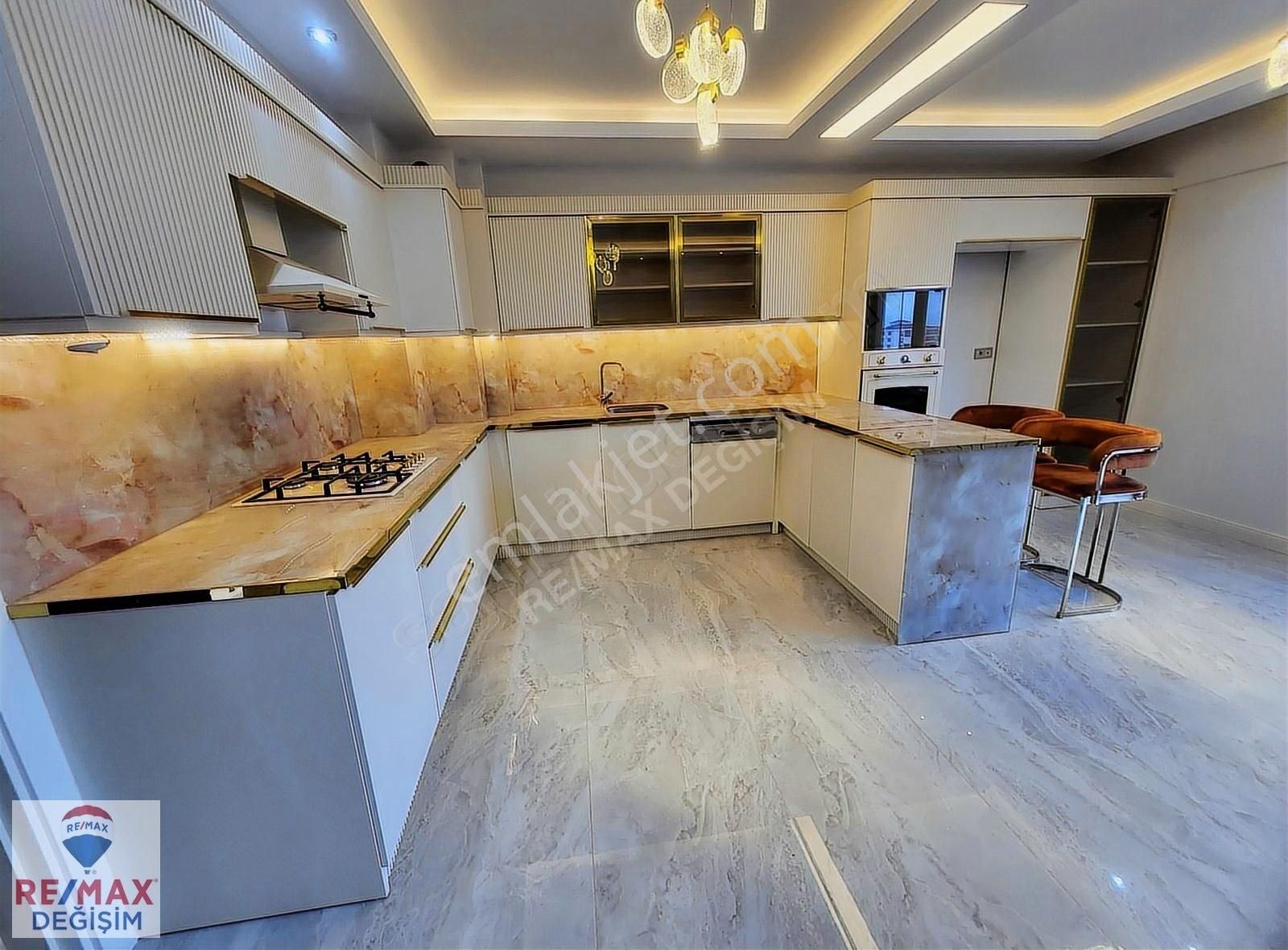 Re/max Değişim'den Çaydaçıra Mah De Satılık 4+1 Ultra Lüx Daire.