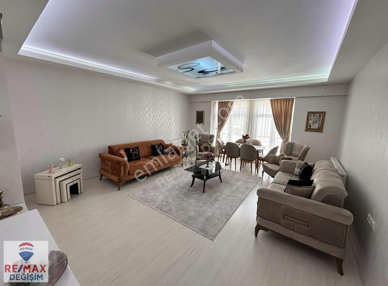 Remax Değişimden İmamı Azam Cami Arkası Satılık 4+1 Daire