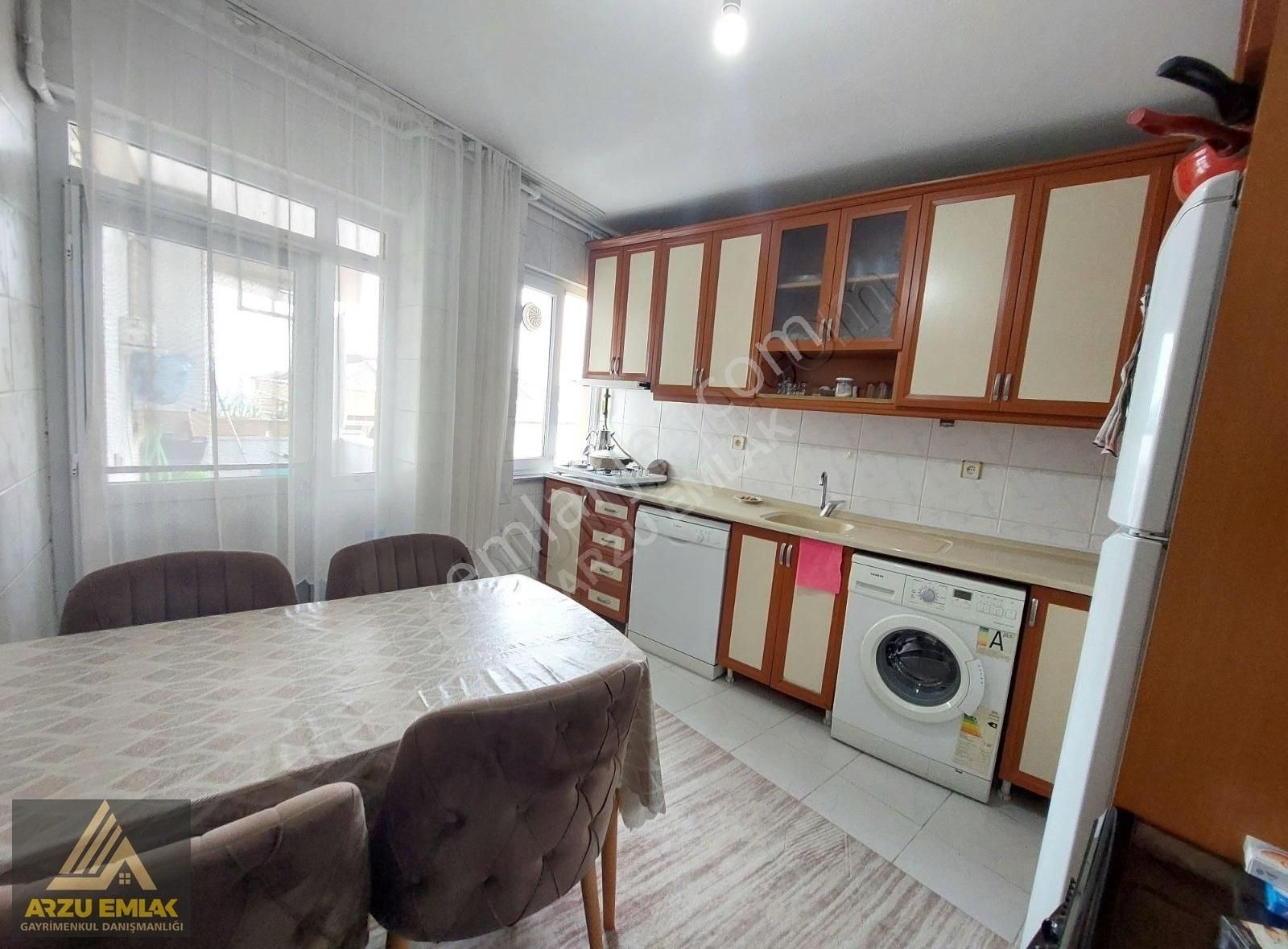 Arzu Emlak'tan Zübeyde Hanım Mah. Satılık 3+1 Daire