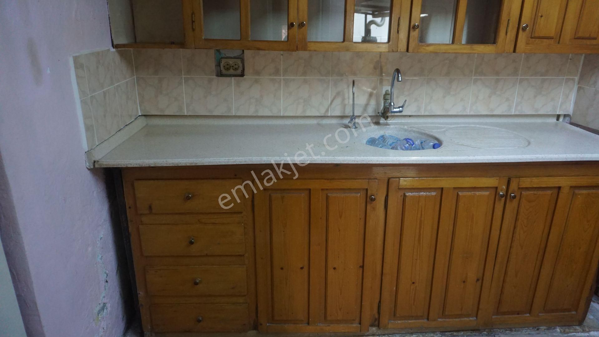 Güzeltepede Kiralık Müstakil2+1 Ev Balkonlu Çiğli Serkan Emlak Dan