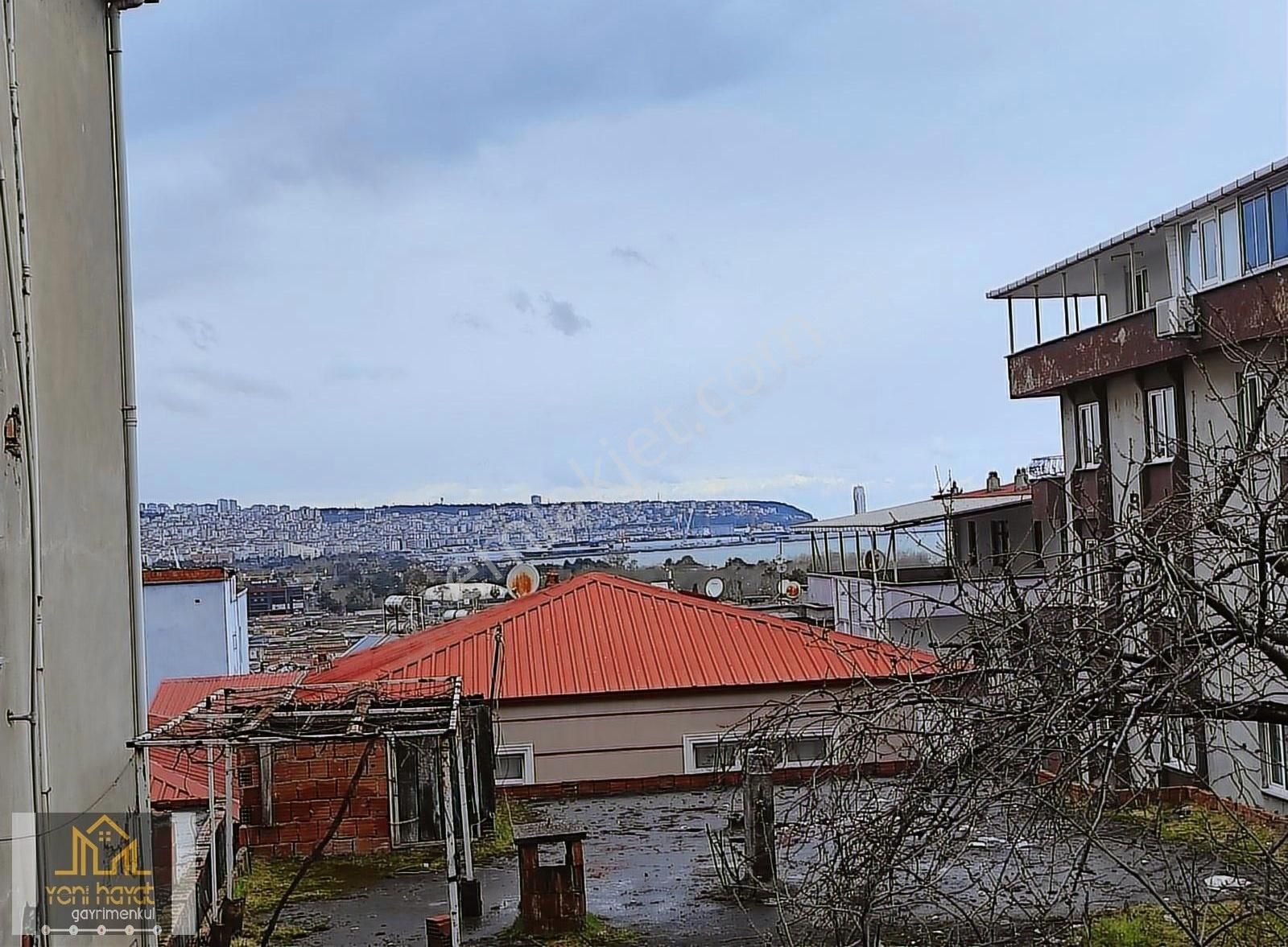 Belediye Evlerinde 3+1 İskanlı Deniz Manzaralı Satılık Daire