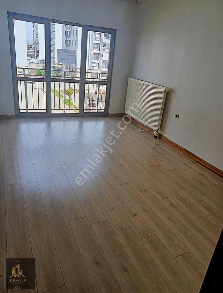 Er-yap Gayrimenkuldan Üçkuyular 808 Konutlarında Kiralık Daire