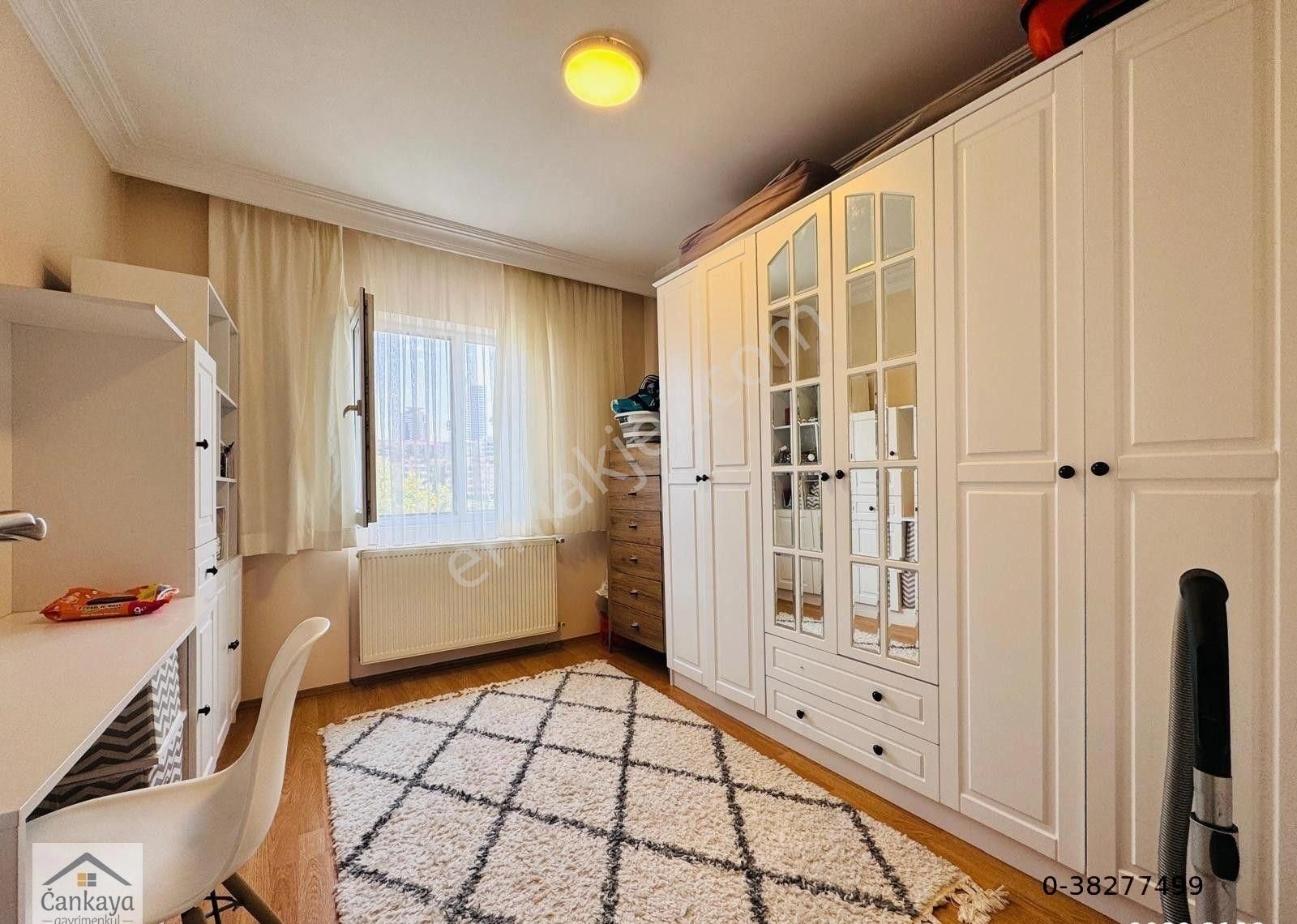 Çankayadan Çetin Emeç-polis Evi Yakını Dikmen Vadisi Manzaralı Full Mobilyalı 3+1 Katta Kombili Lüx