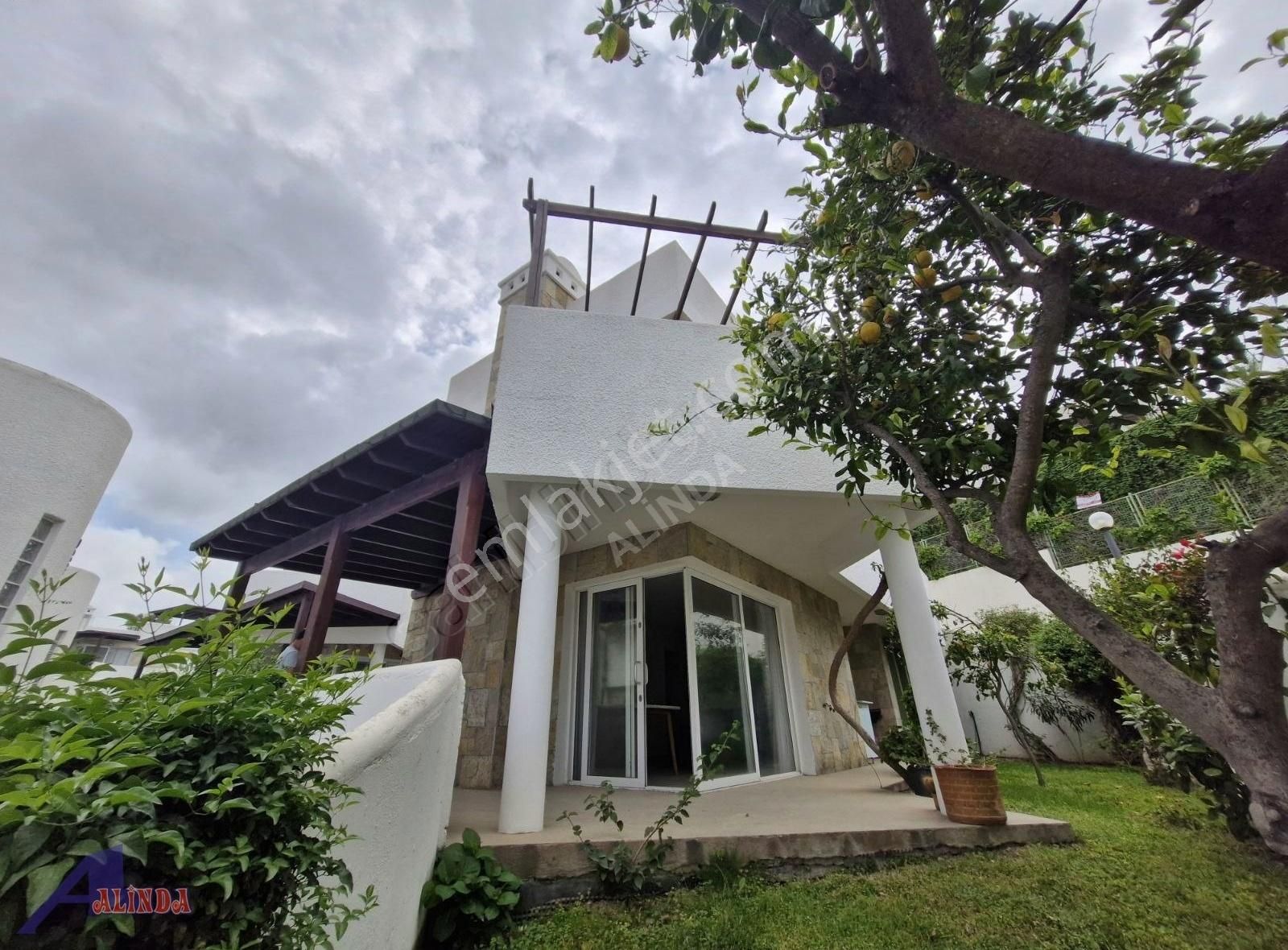 Gündoğan Küçükbük'de Deniz Manzaralı 3+1 Villa