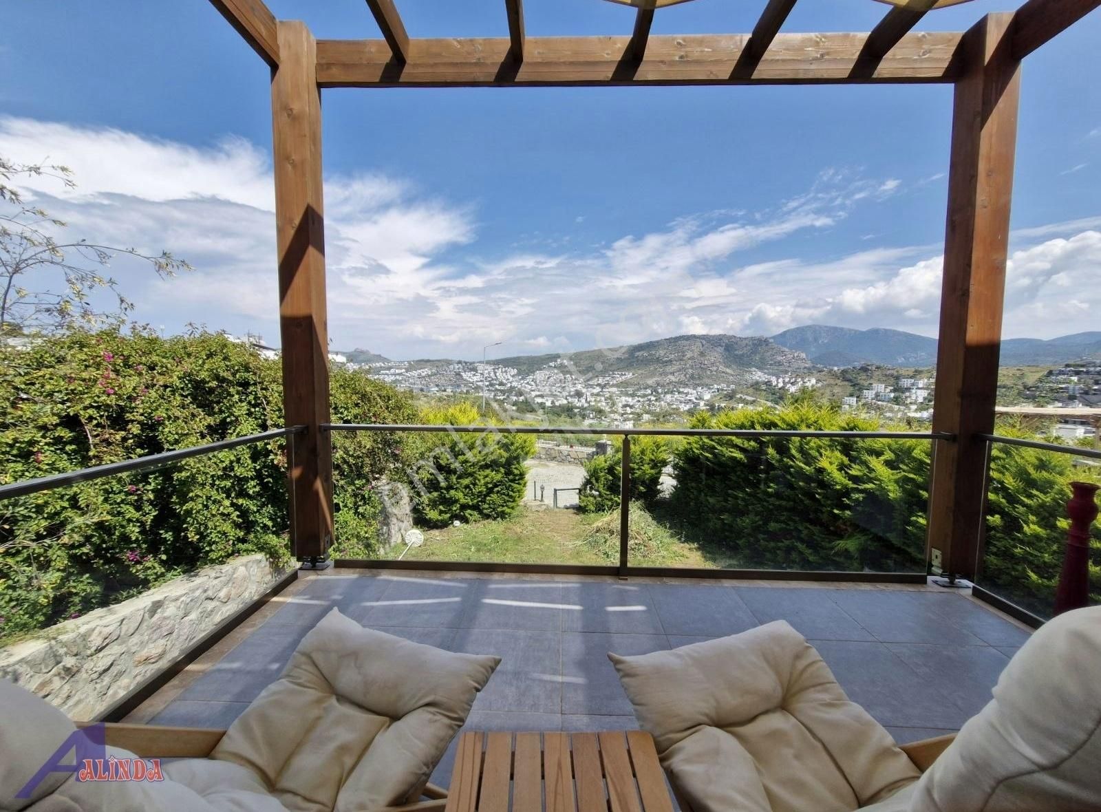 Bodrum Gündoğan'da Kiralık Bahçeli 2+1 Daire
