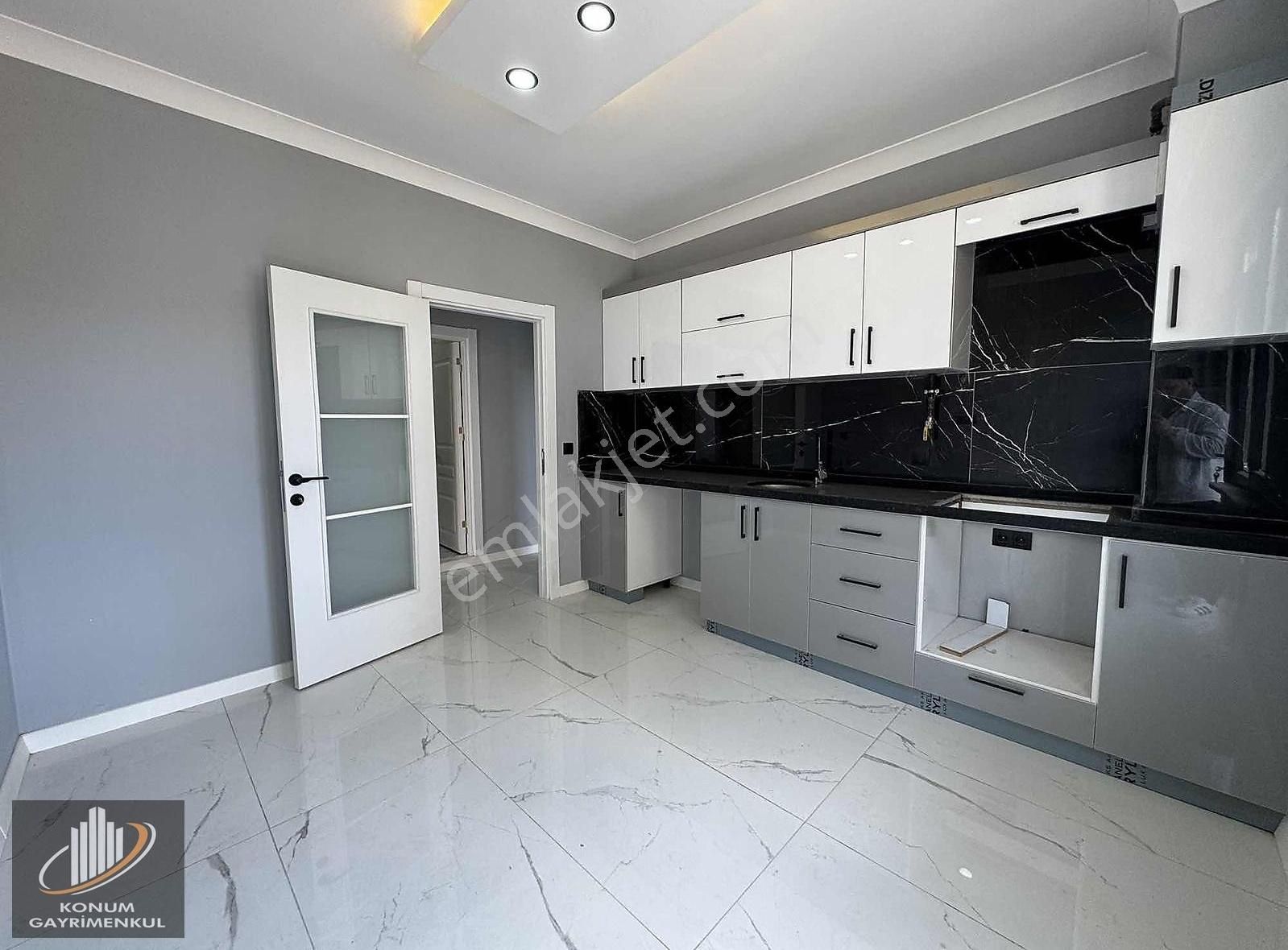 Konum Emlaktan Sokullu Cd. Cephe Asansörlü 2+1 Lüks Ara Kat - Görsel 9