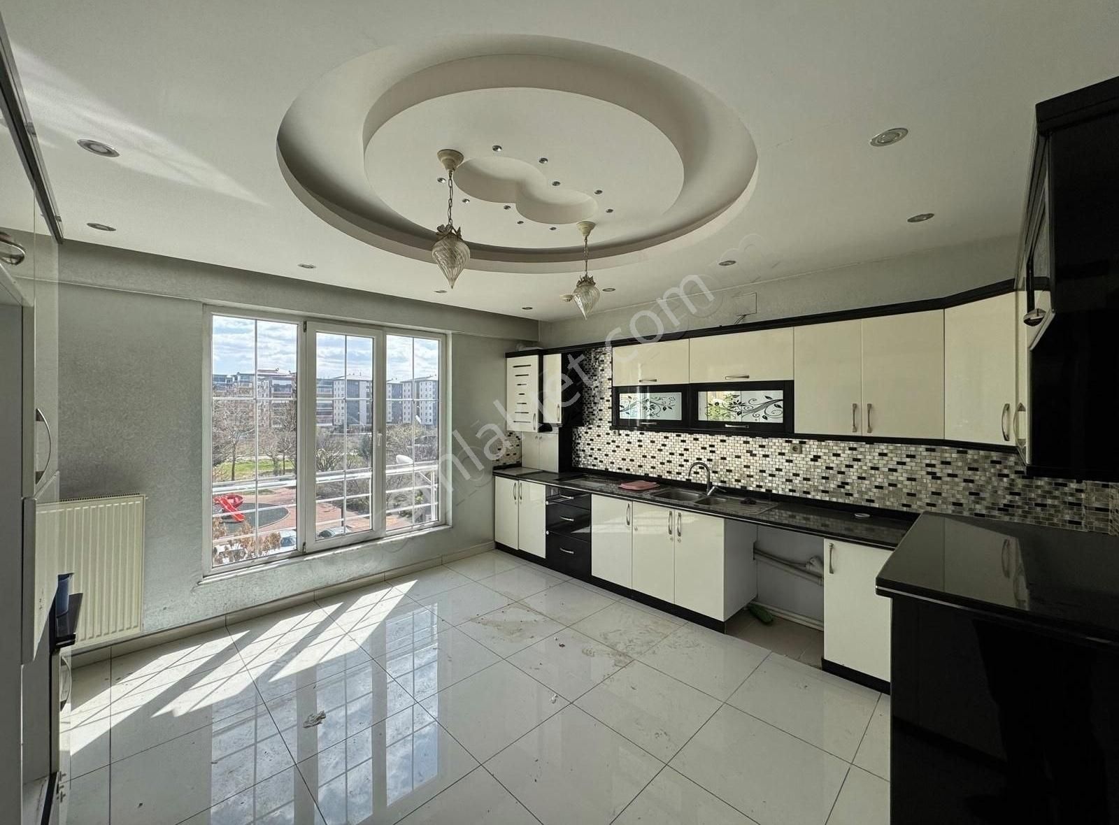 Emlak Evim'den Atatürk Mah 290m² Satlık 4+1 Daire