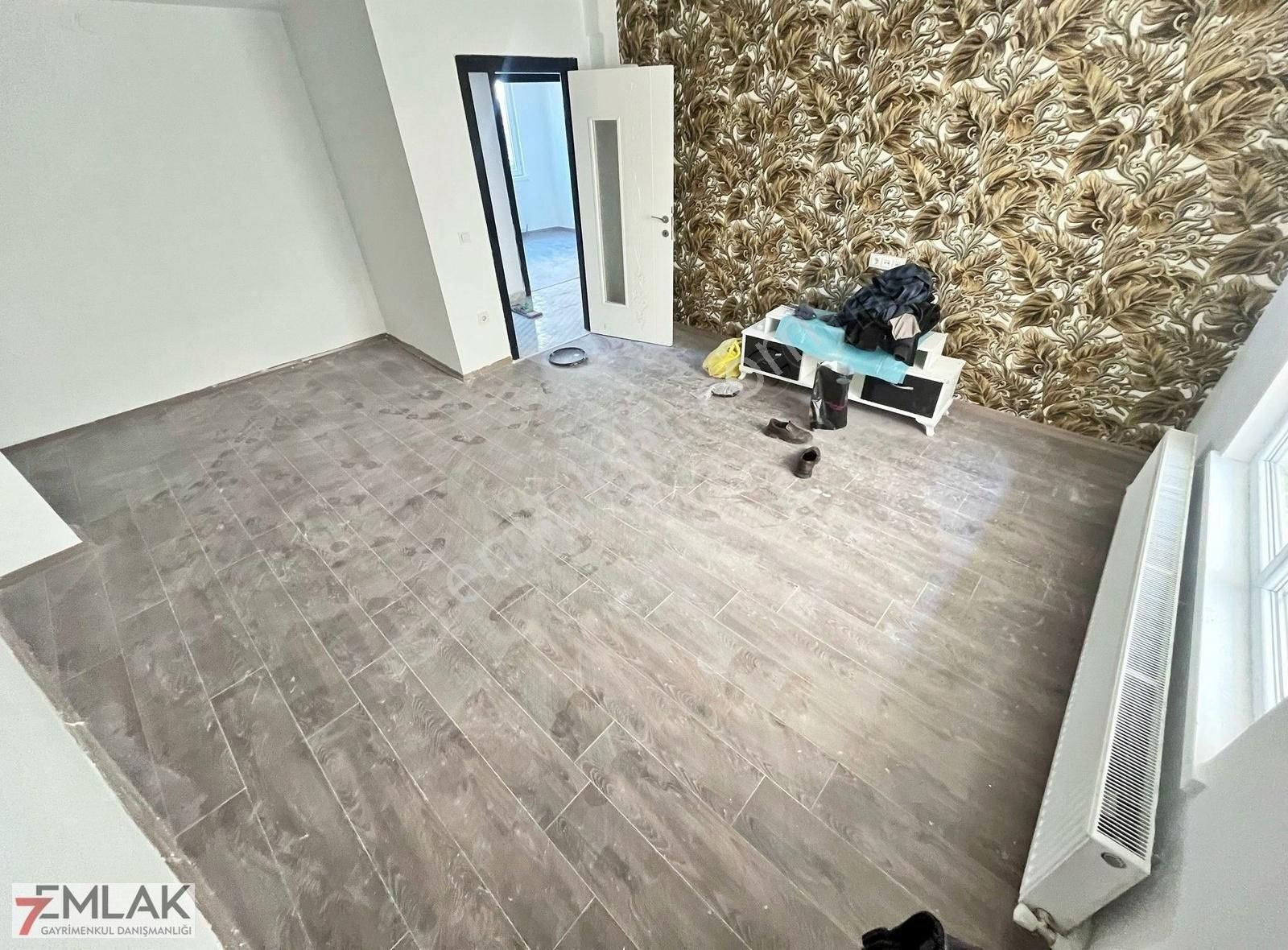 Yükseltepe'de Cadde Yakını Cepheleri Açık Yeni Bina Balkonlu 2+1