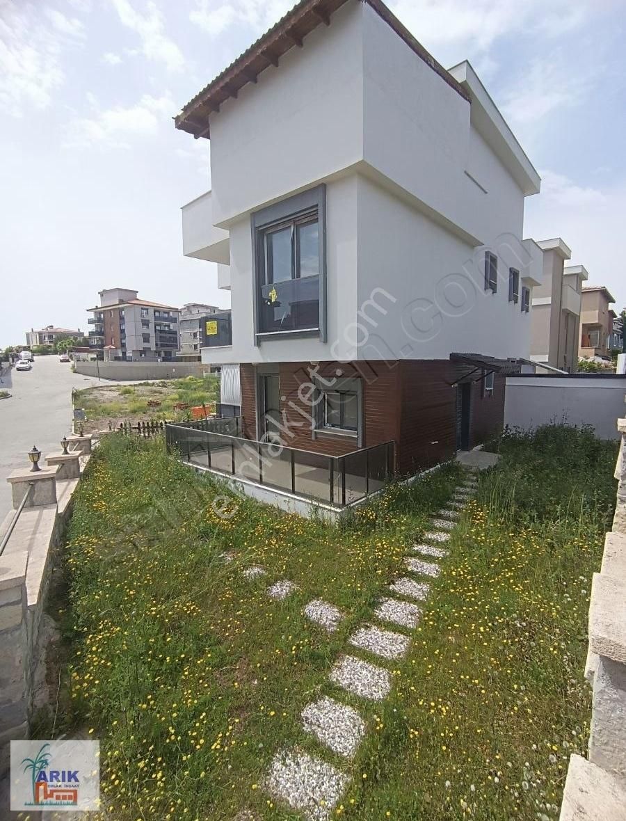 Arık Emlak'tan Satılık Müstakil Triblex