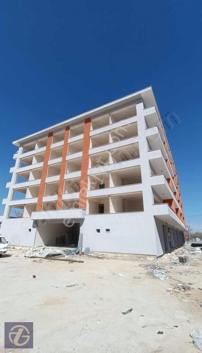 Anayol Üstü Cd Cephe 1+1 Lüks Ofis