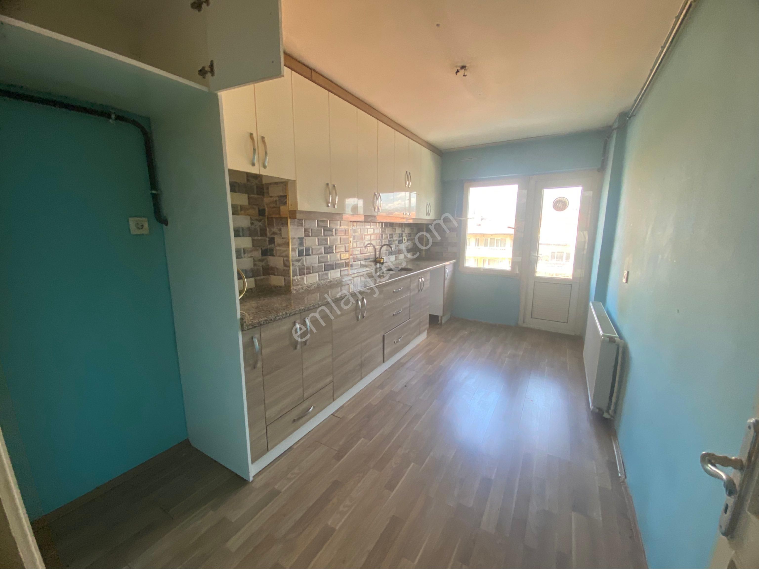 Fatihten Gemlik Lise Cad 2+1 100m2 Merkezi Konumda Doğalgazlı Satılık Daire