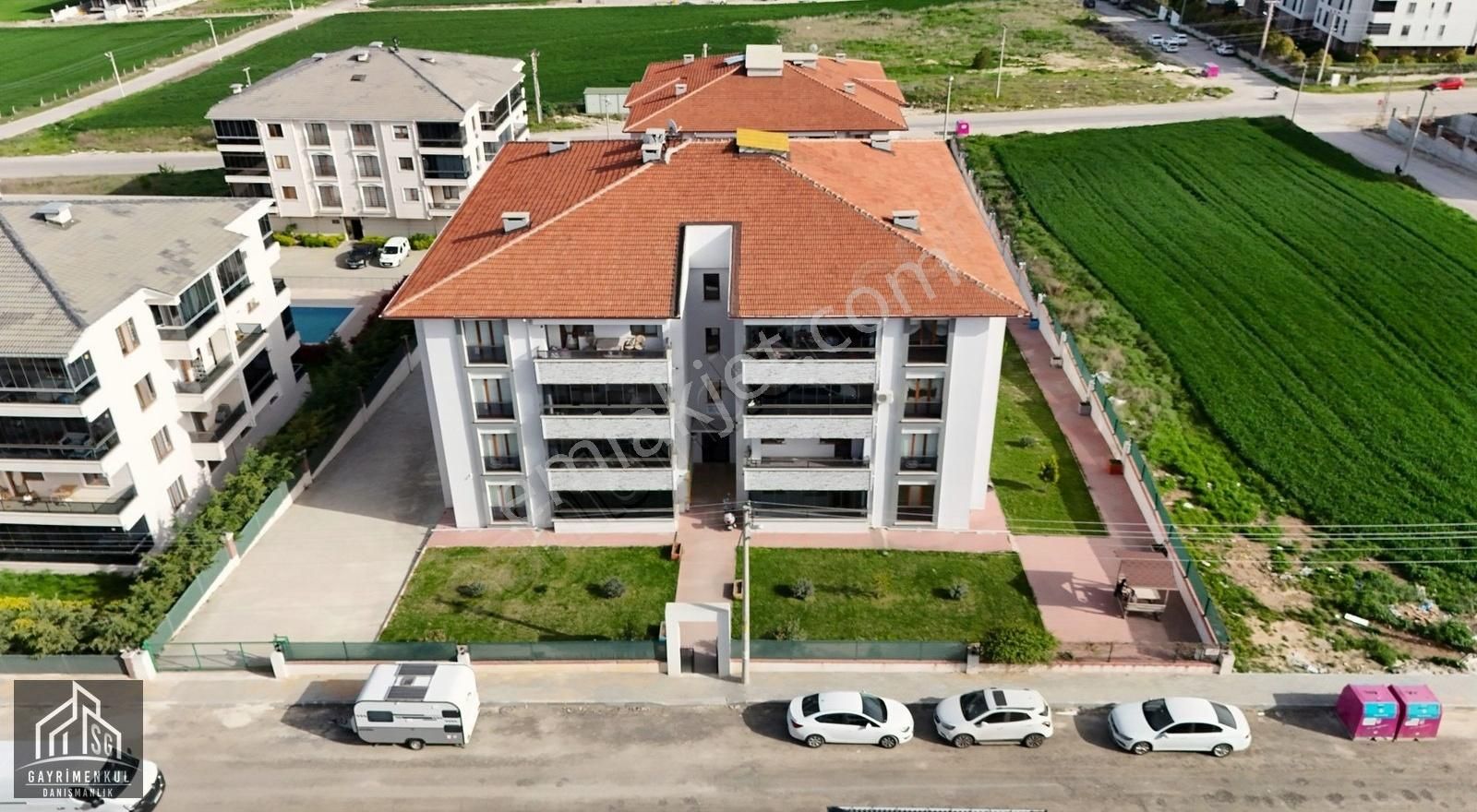 Sg Gayrimenkul'den Zafer Mah. Site İçerisinde 3+1 Satılık Daire