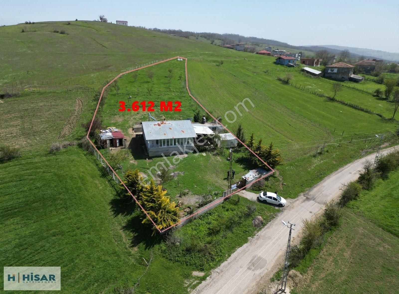 Hisar'dan Kavak Çivril Mah. 3.612 M2 İçerisinde Ev Olan Tarla