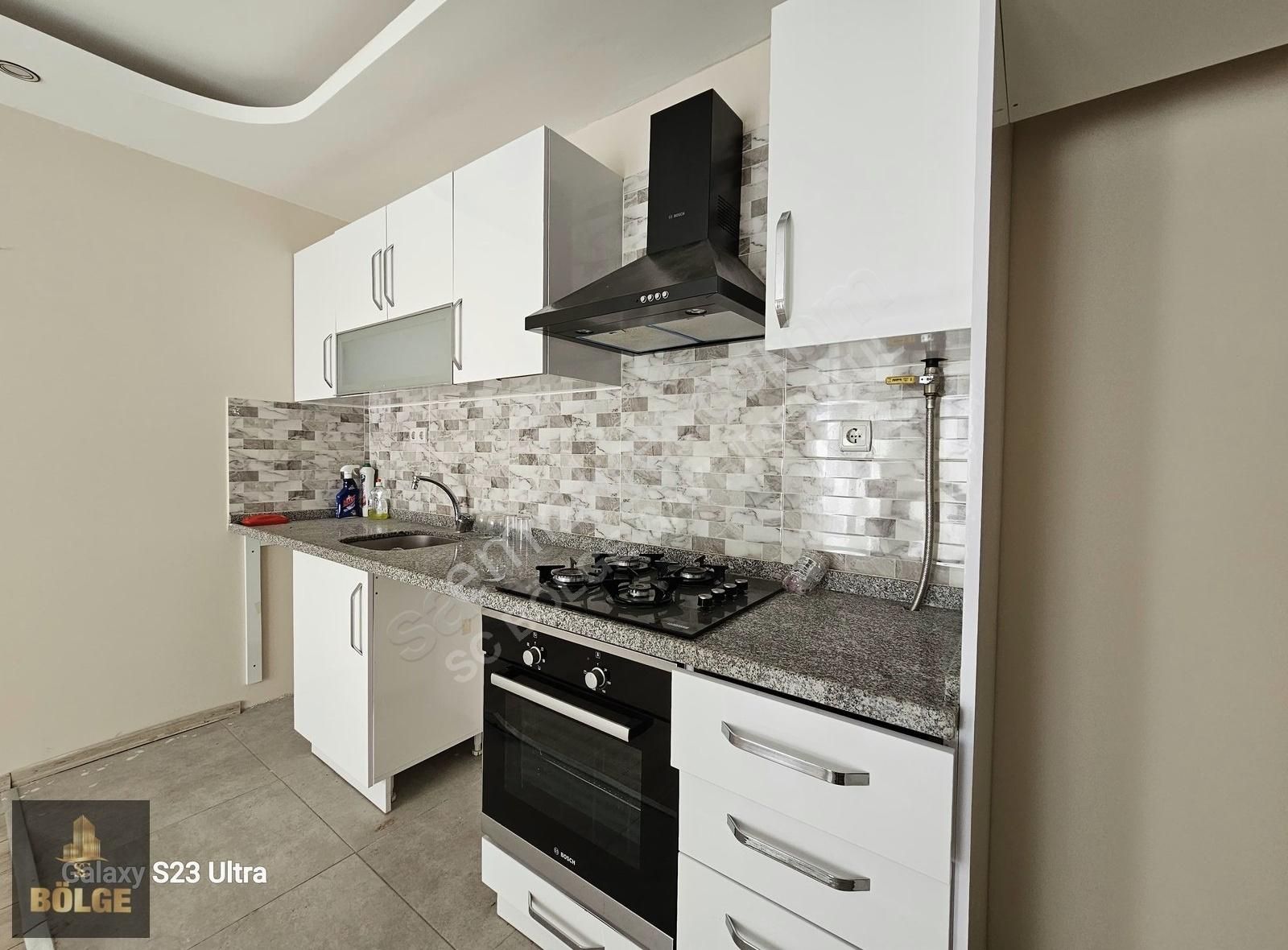 Bölge'den Bahçeşehir Mah. Ceylan Market Civarı A. Mutfak 2+1