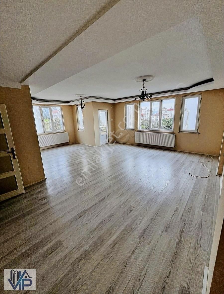 Bafra Vıp Gayrimenkulden Altınyaprak Mahallesinde Satılık Daire