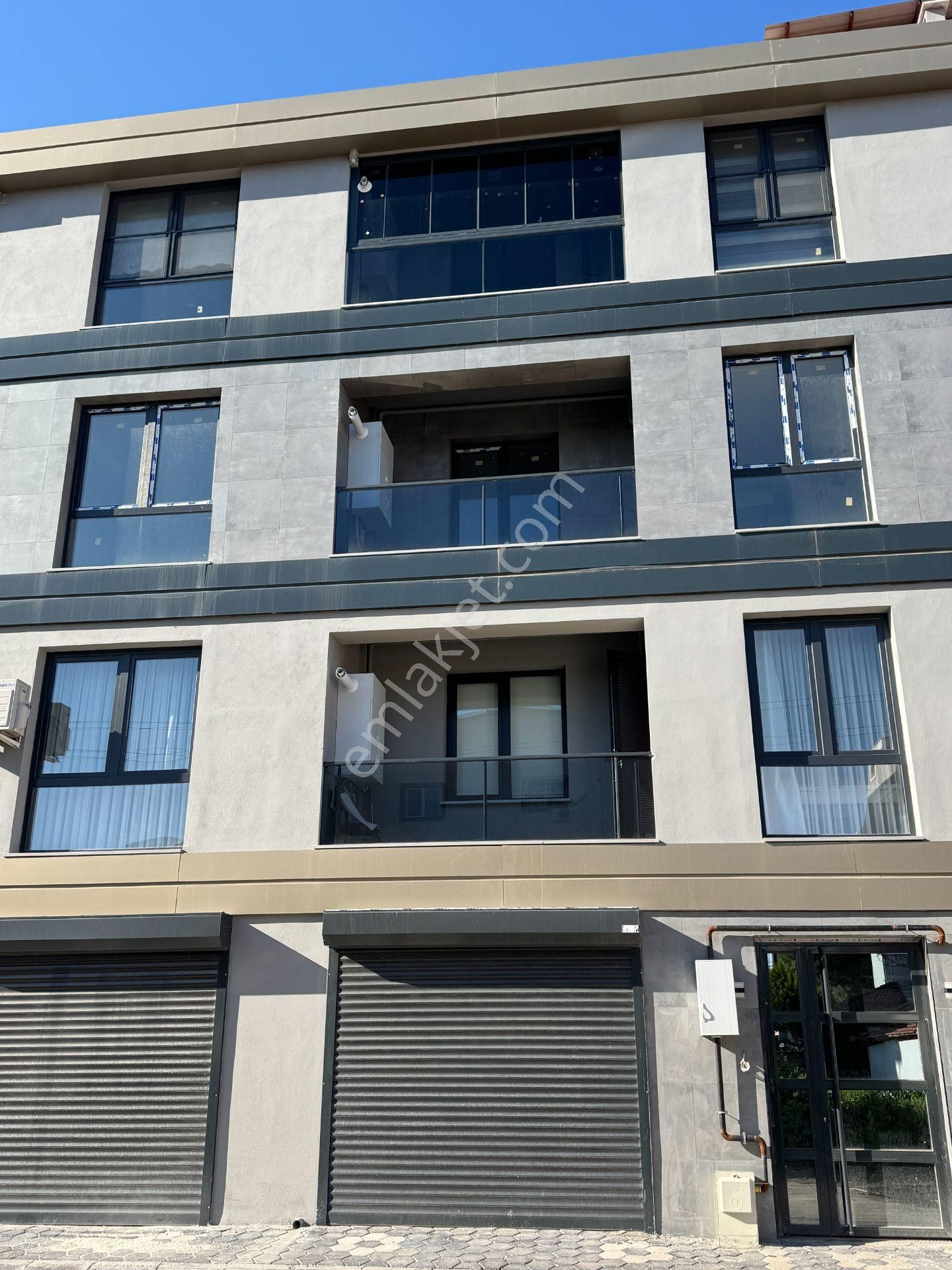 Sahibinden Gölette Şahsi Otoparklı Asansörlü Lüks Daire